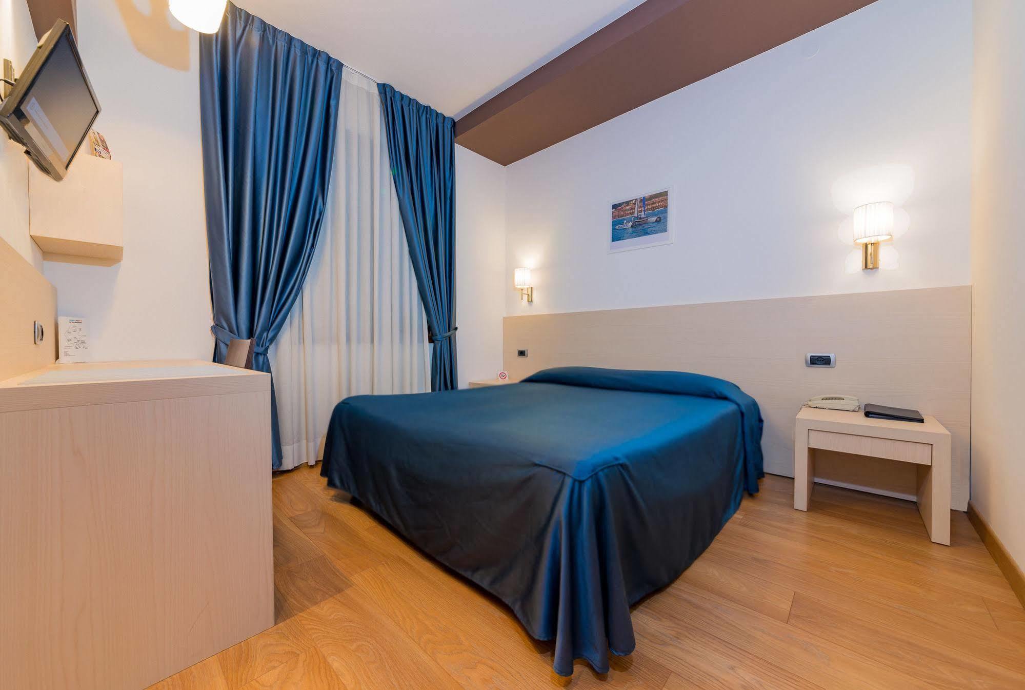Sam Hotel 3*